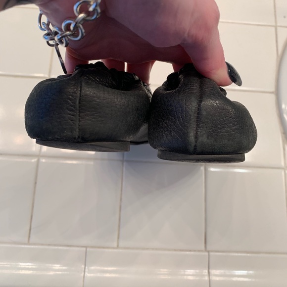 Tory Burch pebbled black leather flats - Picture 4 of 6